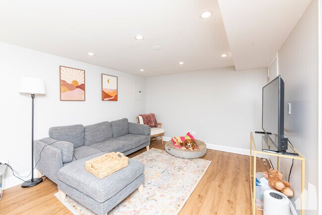 Foto del edificio - 1545 W Addison St