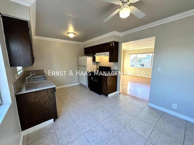 Foto del edificio - 5464 Lime Ave
