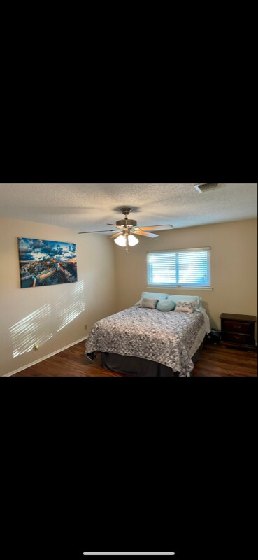 Foto principal - 9687 Chelmsford Dr