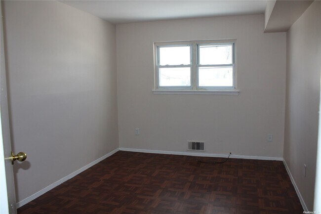 Building Photo - 140-16 159th St