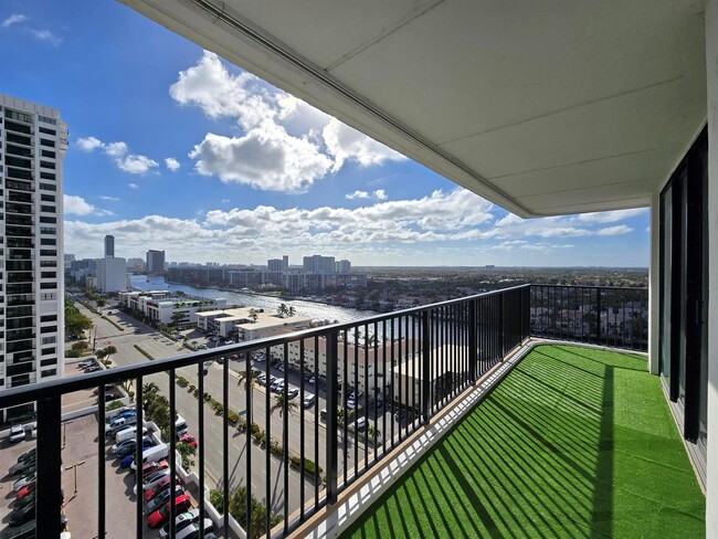Building Photo - 2101 S Ocean Dr