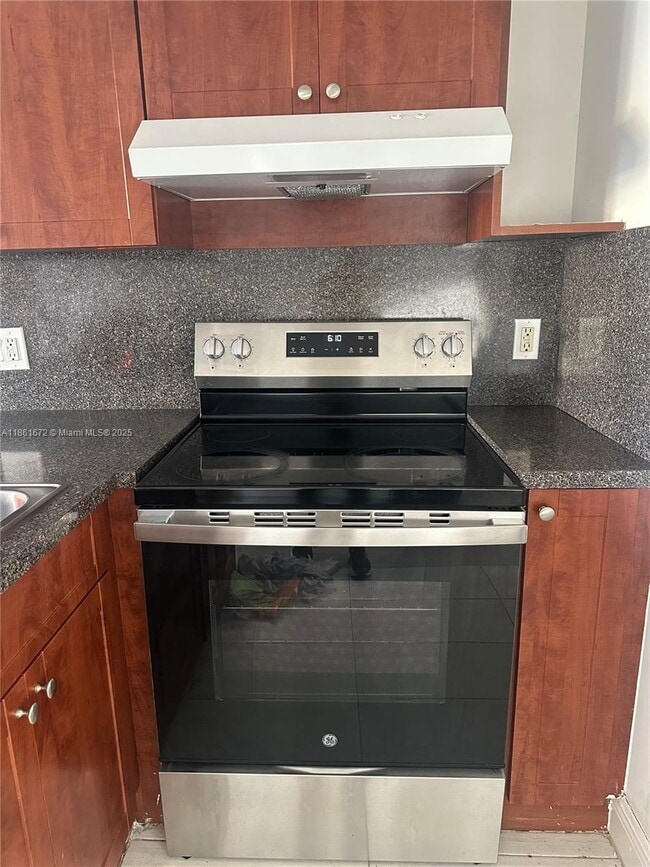 Building Photo - 1020 SW 4th St