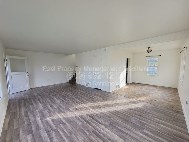 Building Photo - 87 Symons St