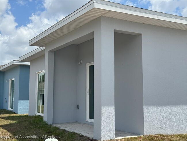 Building Photo - 1517 Las Villas Blvd