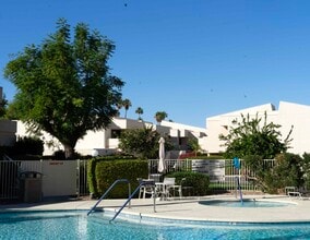 Building Photo - 2017 Normandy Ct