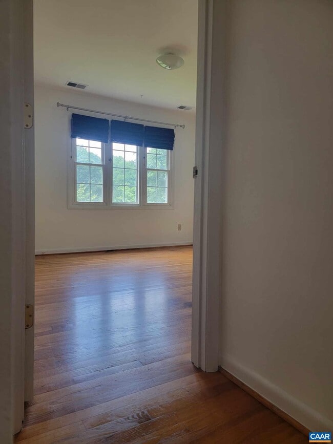 Building Photo - 1203 Oak Hill Dr
