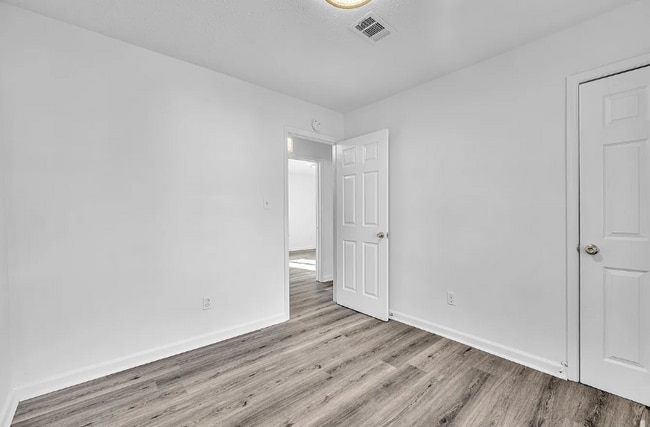 Building Photo - 3959 Wood Path Dr