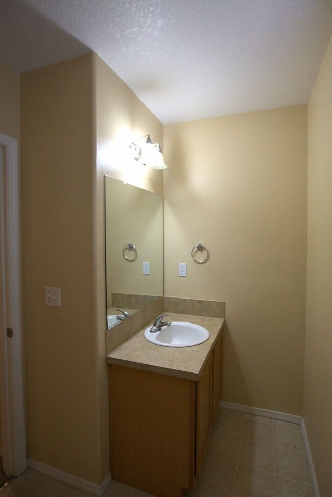 Building Photo - Lafayette 12 Plex