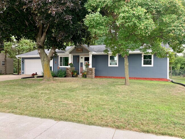 Foto del edificio - 3540 N Gillett St