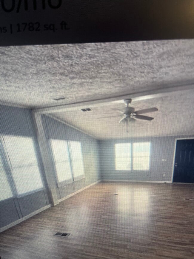 Building Photo - 5654 Davis-Hardy Rd