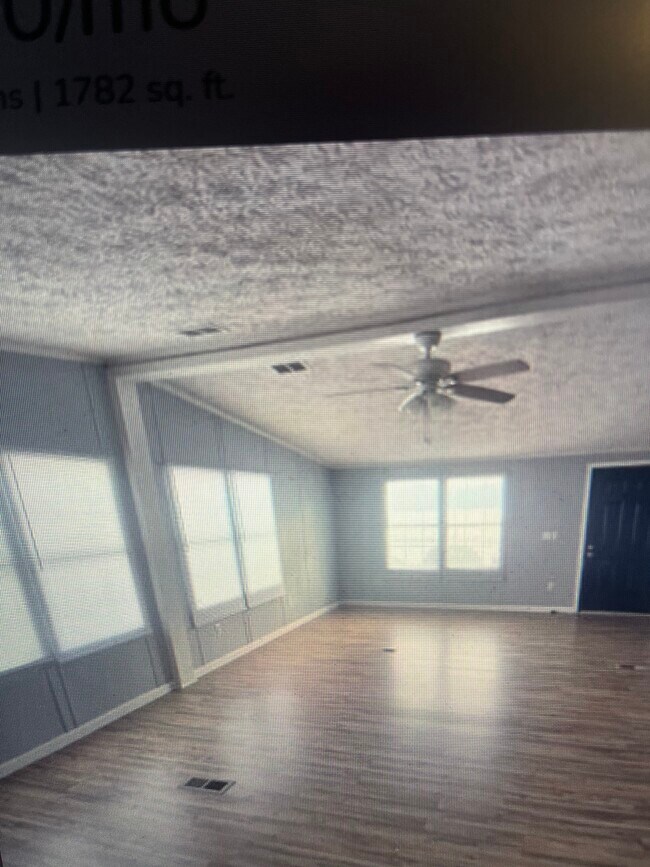 Foto del edificio - 5654 Davis-Hardy Rd