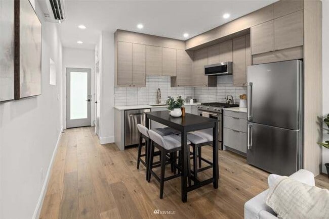 Foto del edificio - 4758 Green Lake Way N