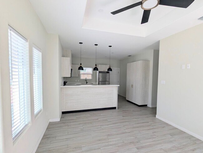 Foto del edificio - 1320 N McColl Rd