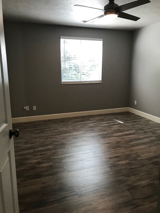 Main level-Private Bedroom - 8379 Sycamore Tree Cove