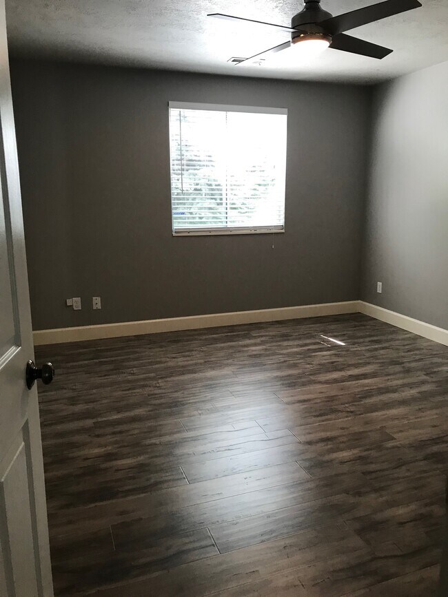 Planta principal - Dormitorio privado - 8379 Sycamore Tree Cove