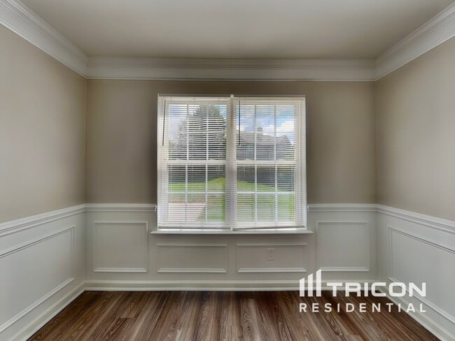 Building Photo - 146 Madelia Pl