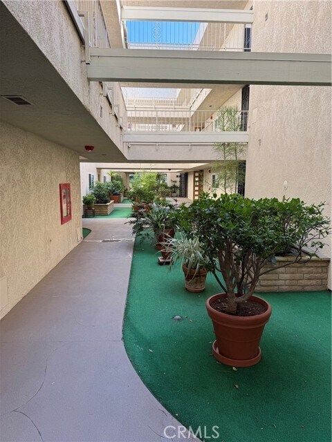 Foto del edificio - 2387 Via Mariposa W