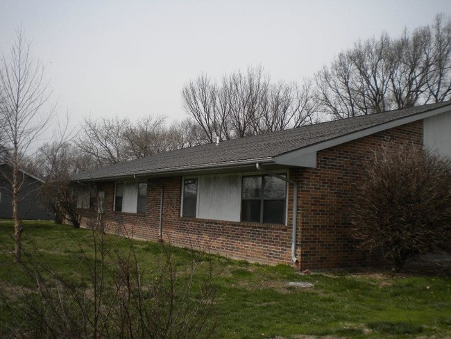 Building Photo - 300 West Clay # 7