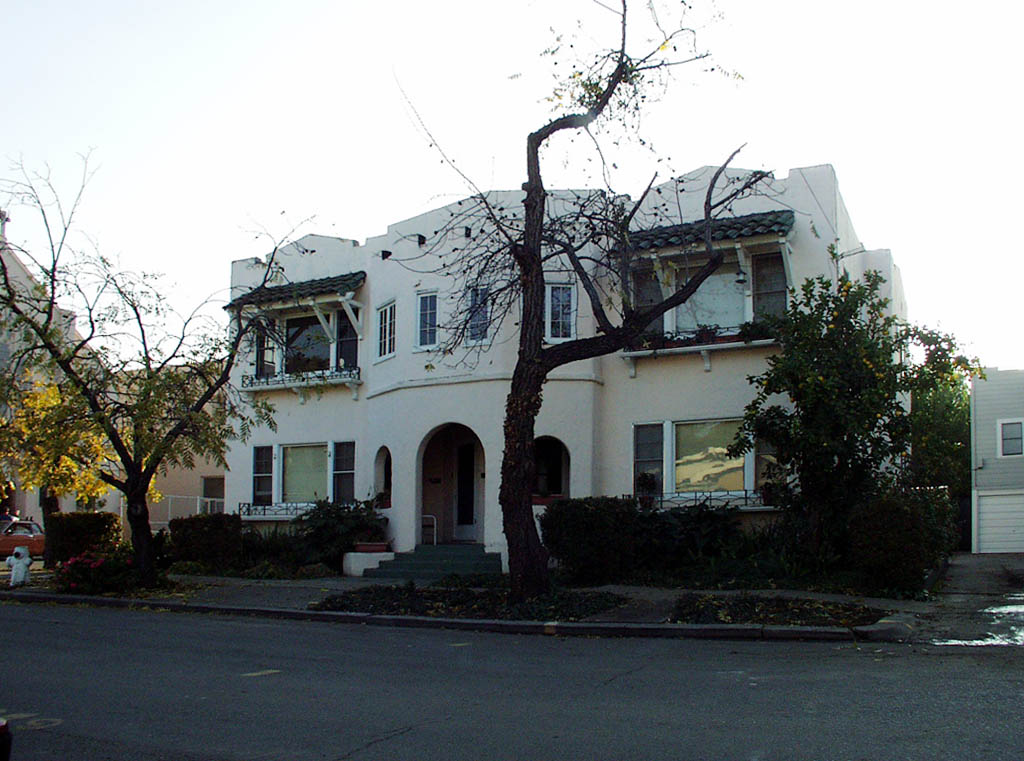 Building Photo - 1032 Estudillo St