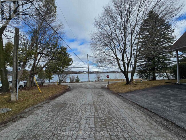 Photo du bâtiment - 5749-5749 Lakeshore Rd