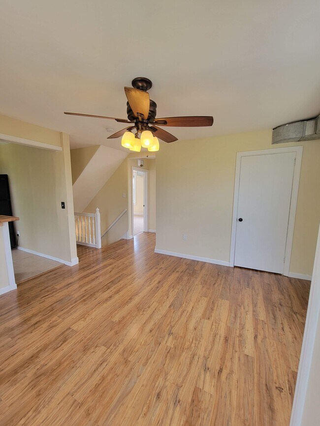 Foto del edificio - 933 Bleigh Ave