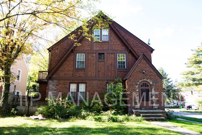 Primary Photo - Gorgeous 3 Bedroom Colonial in South Euclid!