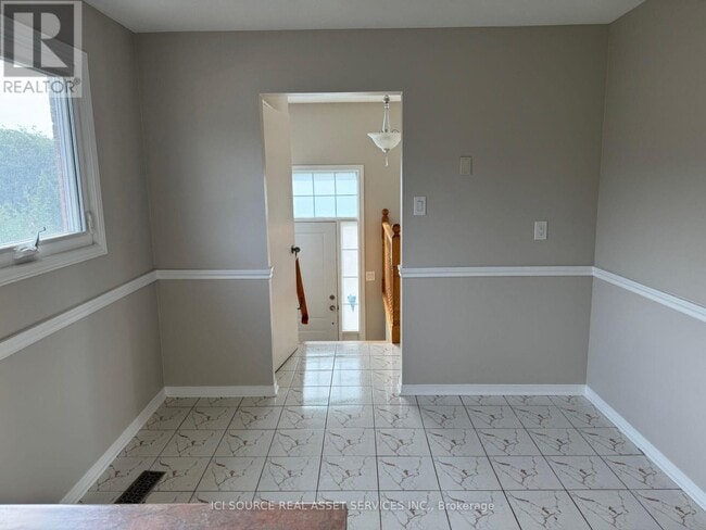 Building Photo - 115 Tall Grass Trail