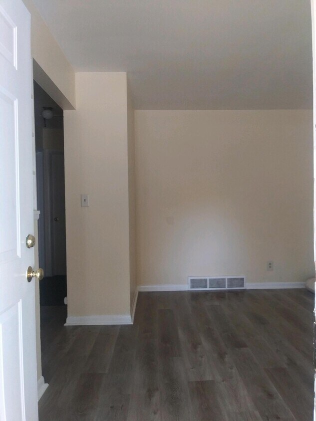 2216 19th Ave Unit 3, Rockford, IL 61104 2216 19th Ave Rockford, IL