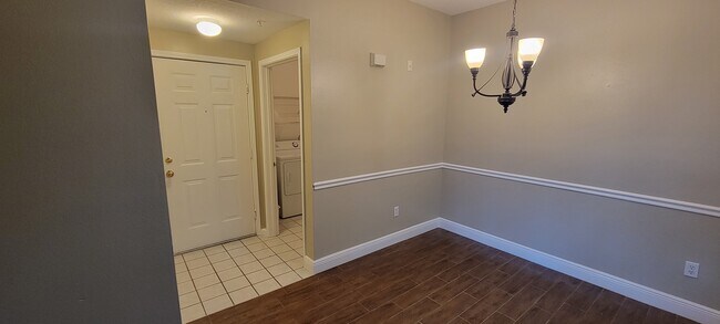 Foto del edificio - 14304 Fredricksburg Dr