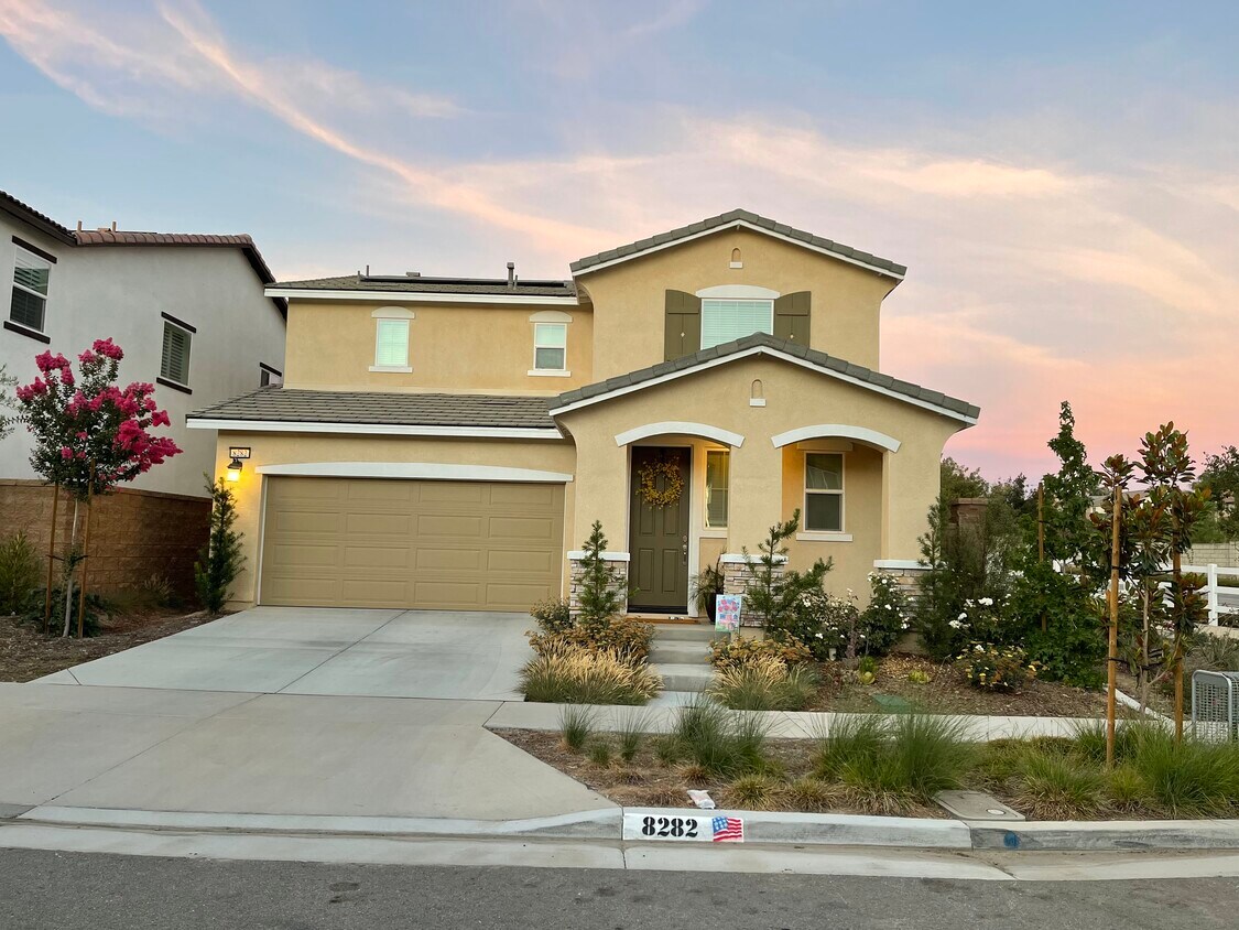 3 bed 2.5 bath 2 car garage - 8282 Plainview St