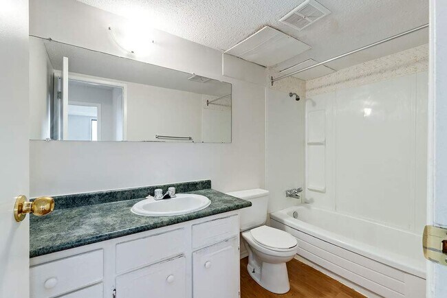 Photo du bâtiment - Kinbrook Manor