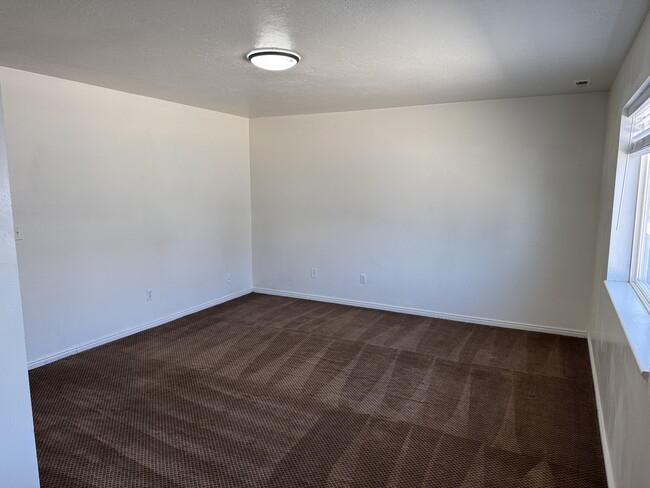 Building Photo - 1376 N 260 W