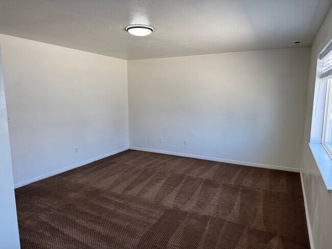 Foto del edificio - 1376 N 260 W