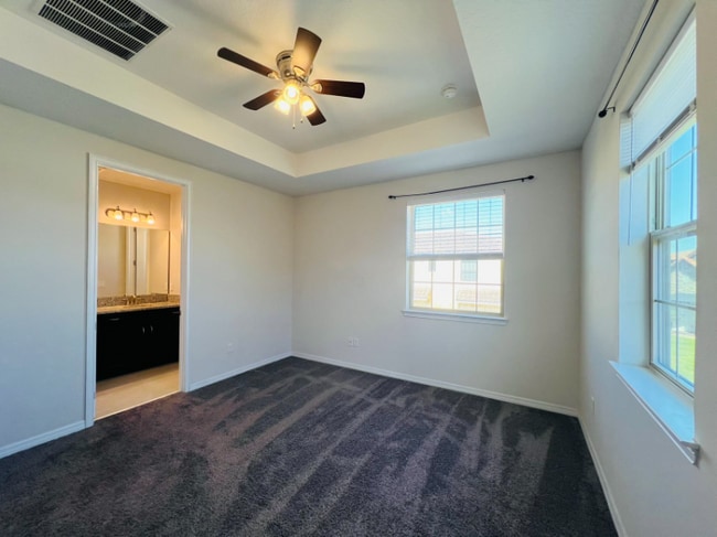 Foto del edificio - 14320 Swanley St