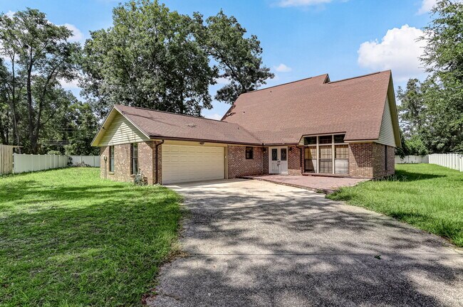 Building Photo - 2138 Hickory Ln