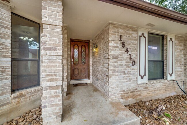 Foto del edificio - SPACIOUS 3-BEDROOM HOME IN OAK HOLLOW ESTATES