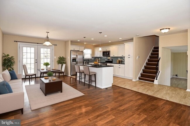 Foto del edificio - Beautifully renovated 3-bedroom, 2.5-bath detached home