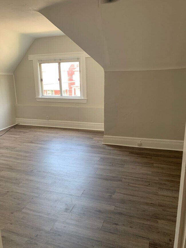 Foto del edificio - 1 Bedroom in Bellevue with Private deck!