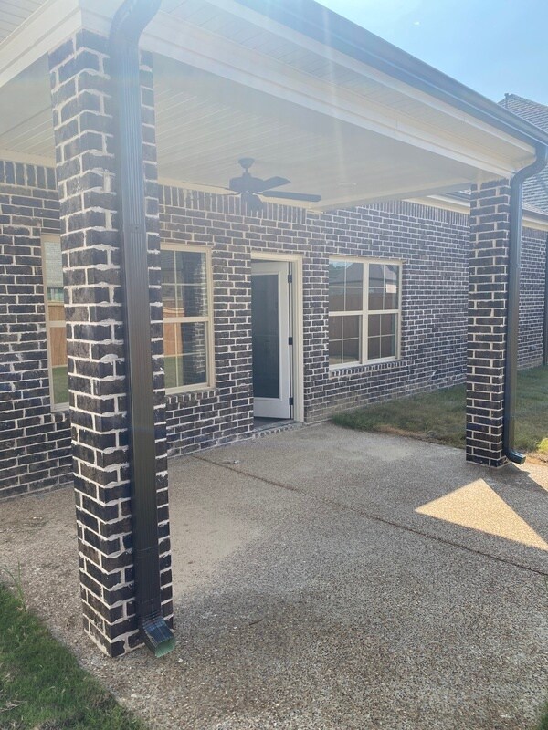 Building Photo - 565 Beau View Way