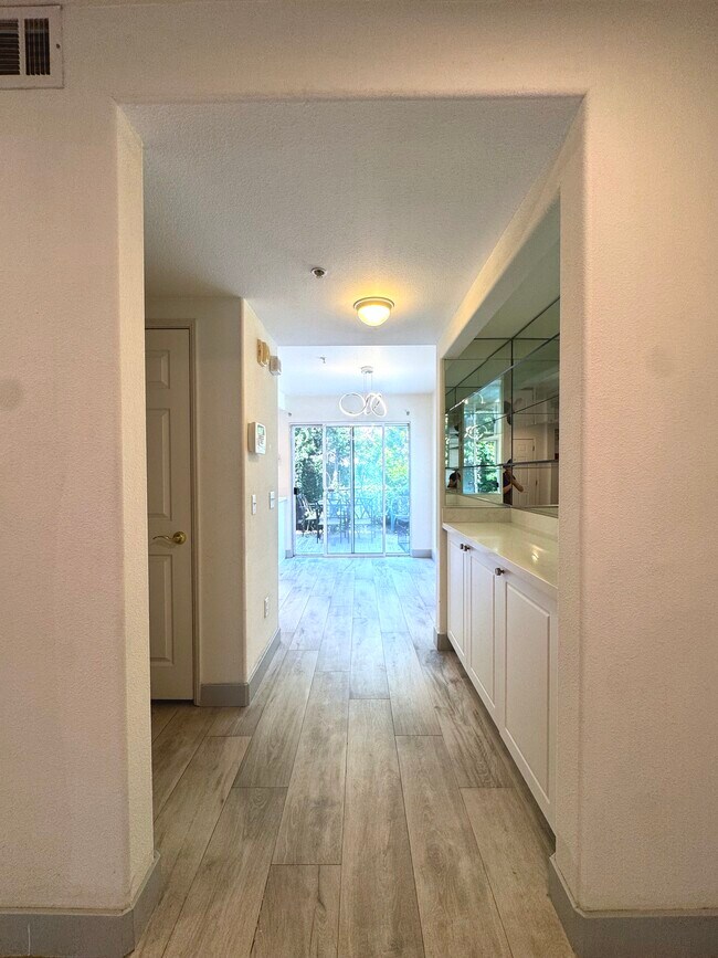Foto del edificio - 456 Shatto Pl