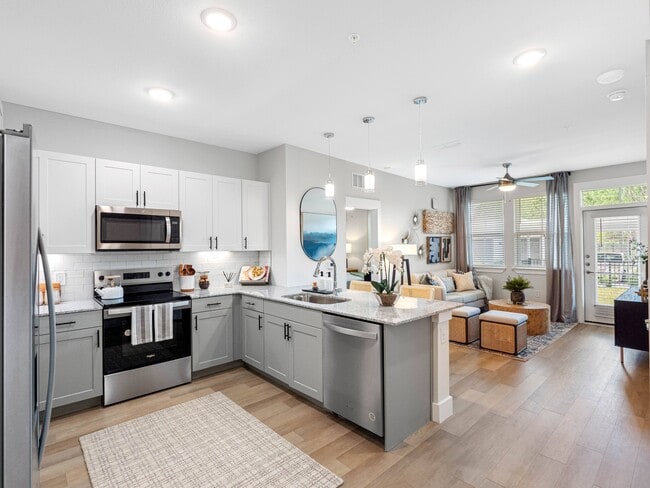 Foto del edificio - Amberlin Wiregrass Ranch 55+ Active Adult