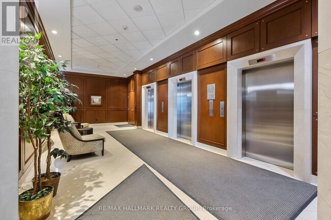 Photo du bâtiment - 1701-200-200 Rideau St