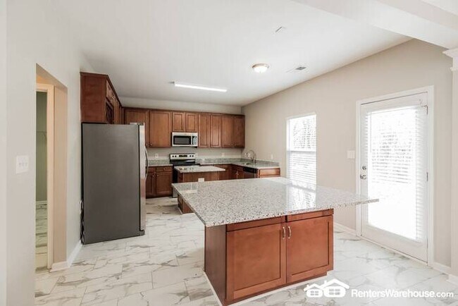 Foto del edificio - Spacious 4 bedroom move in ready home.