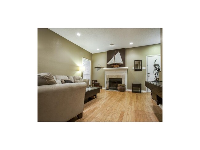 Foto del edificio - Updated Townhome in the Heart of Lakewood