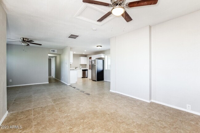 Building Photo - 2202 E Marmora St