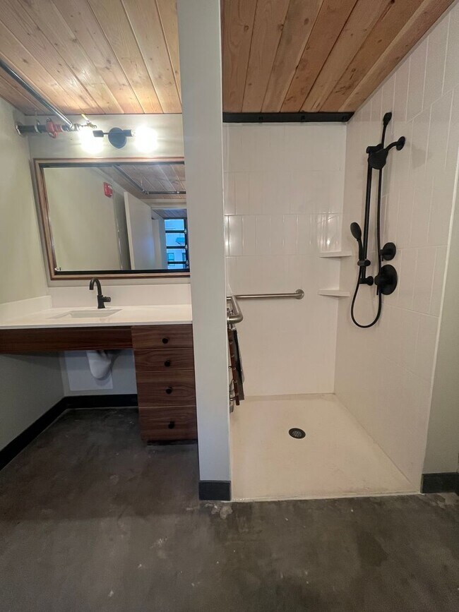 Foto del edificio - 1 Bedroom 1-Bathroom W/ Large Loft (2nd Bedroom or workspace)