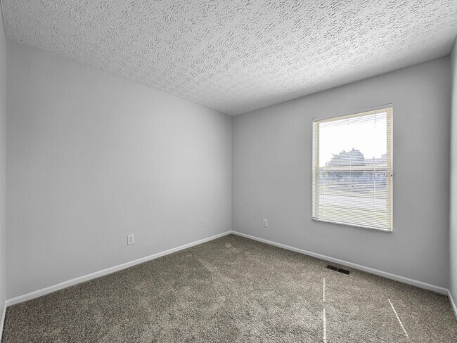 Foto del edificio - 9030 Trinity Cir
