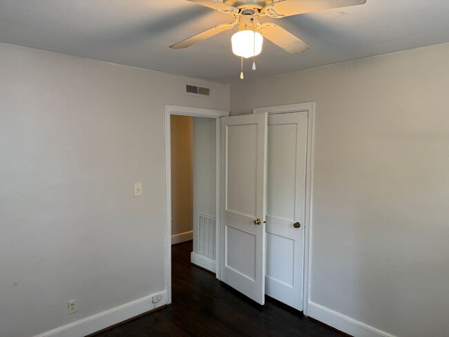 Foto del edificio - 2302 Chesterfield Ave