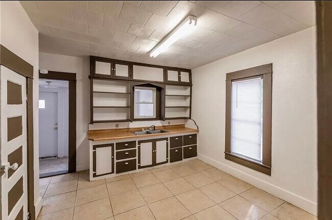 Foto del edificio - 904 W B Ave