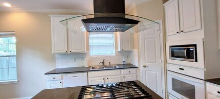 Building Photo - 2114 Hawks Rd